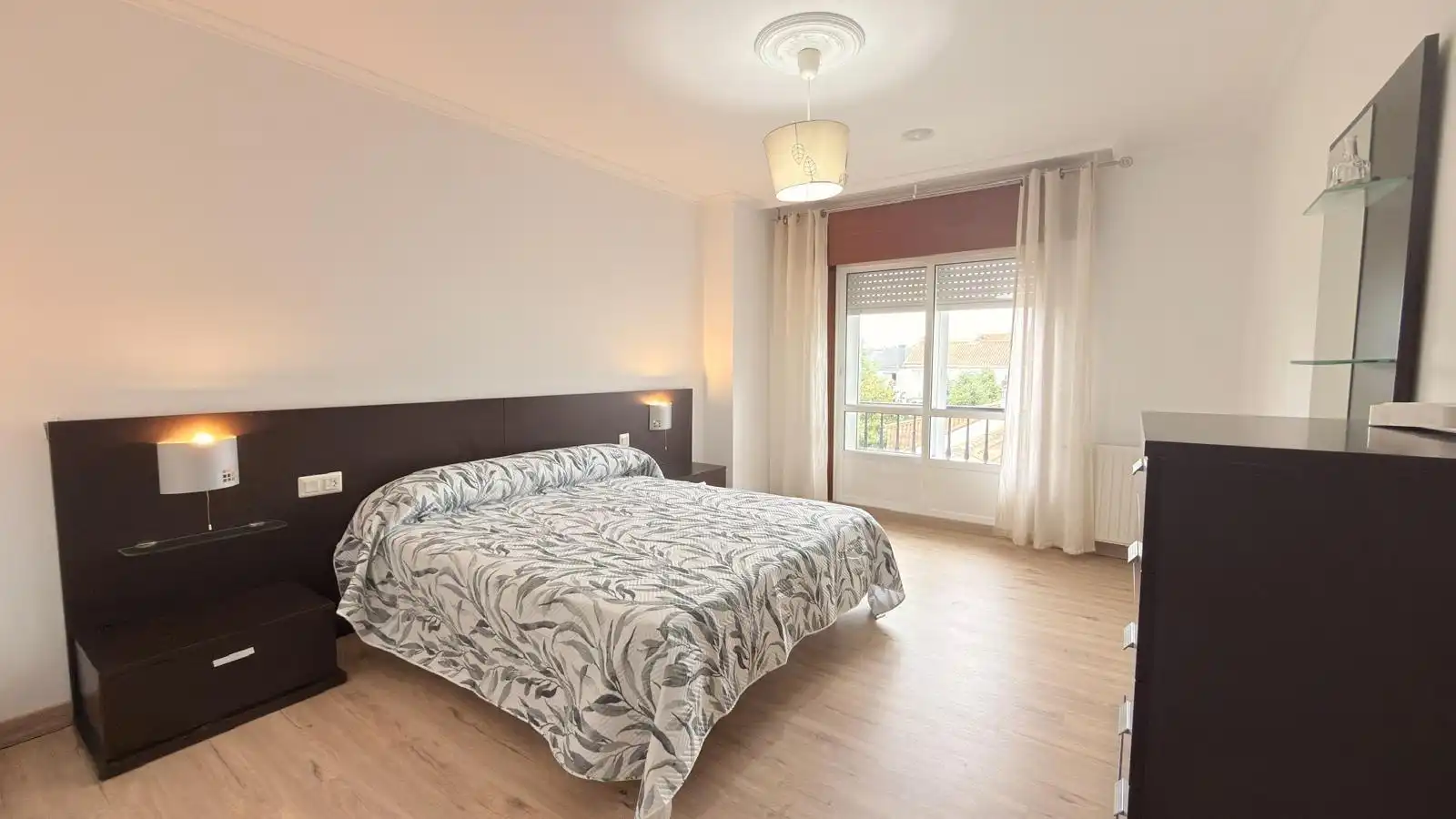 Flat with terrace to rent in Calle de Ourense, imagen 3