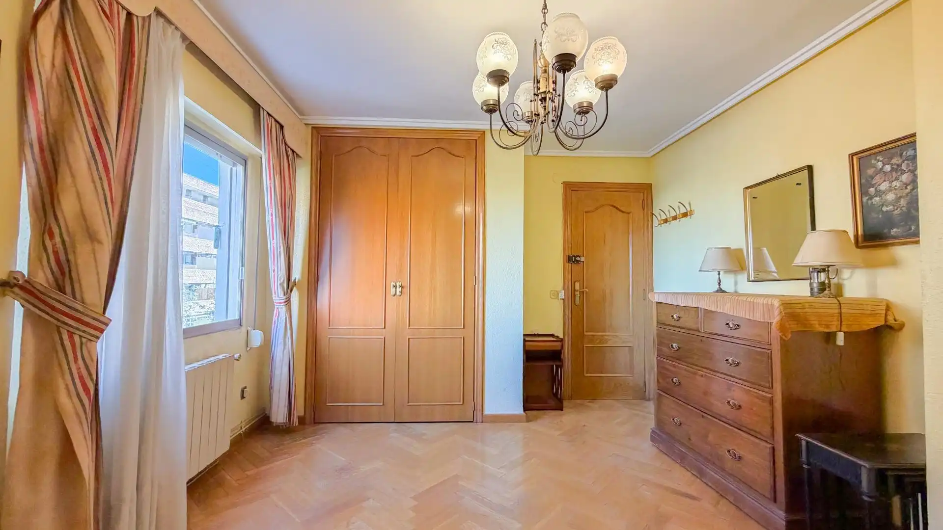 Schlafzimmer von Wohnung zum Verkauf in Valencia mit Klimaanlage, Heizung und Parkett