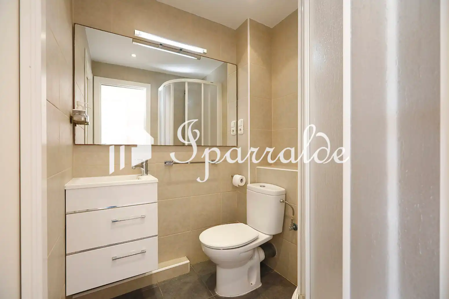 Baño de Piso en venta en Biriatou con Calefacción, Parquet y Amueblado