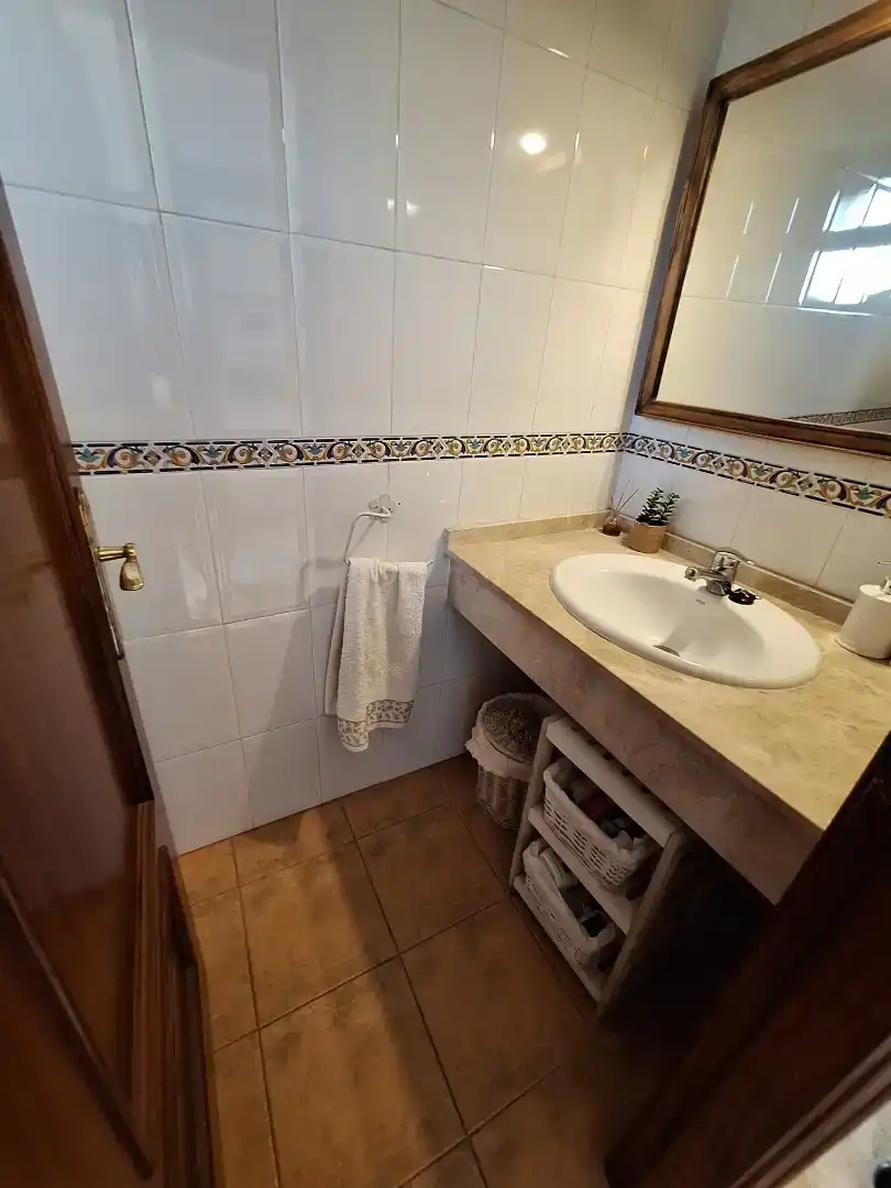 Baño de Casa adosada en venta en Marbella con Jardín privado, Balcón y Piscina comunitaria