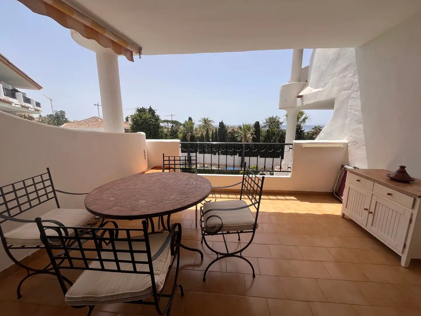 Terrasse von Maisonette zur Miete in Marbella mit Klimaanlage, Terrasse und Möbliert