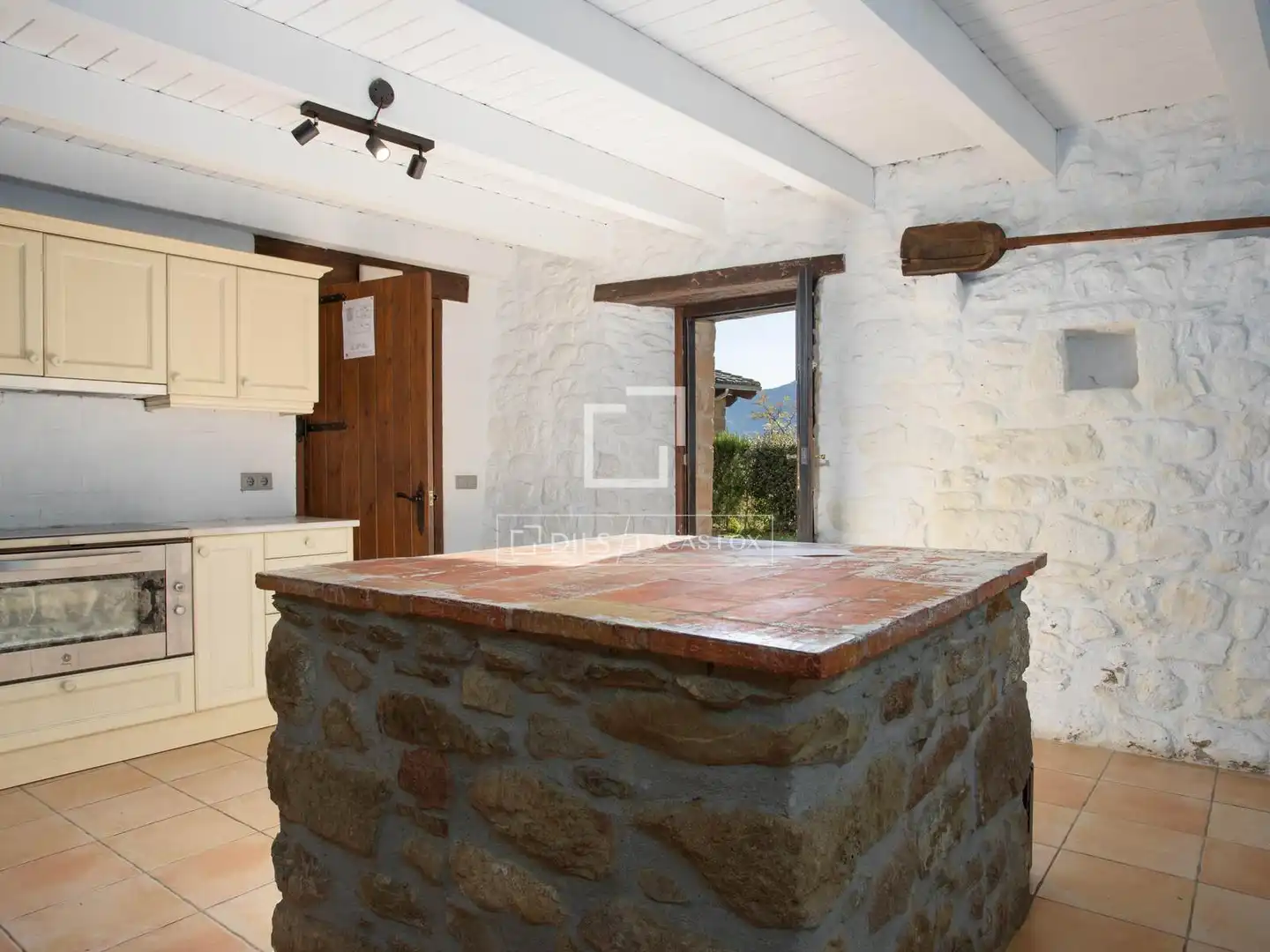 Cocina de Finca rústica en venta en Santa Pau con Jardín privado, Terraza y Trastero