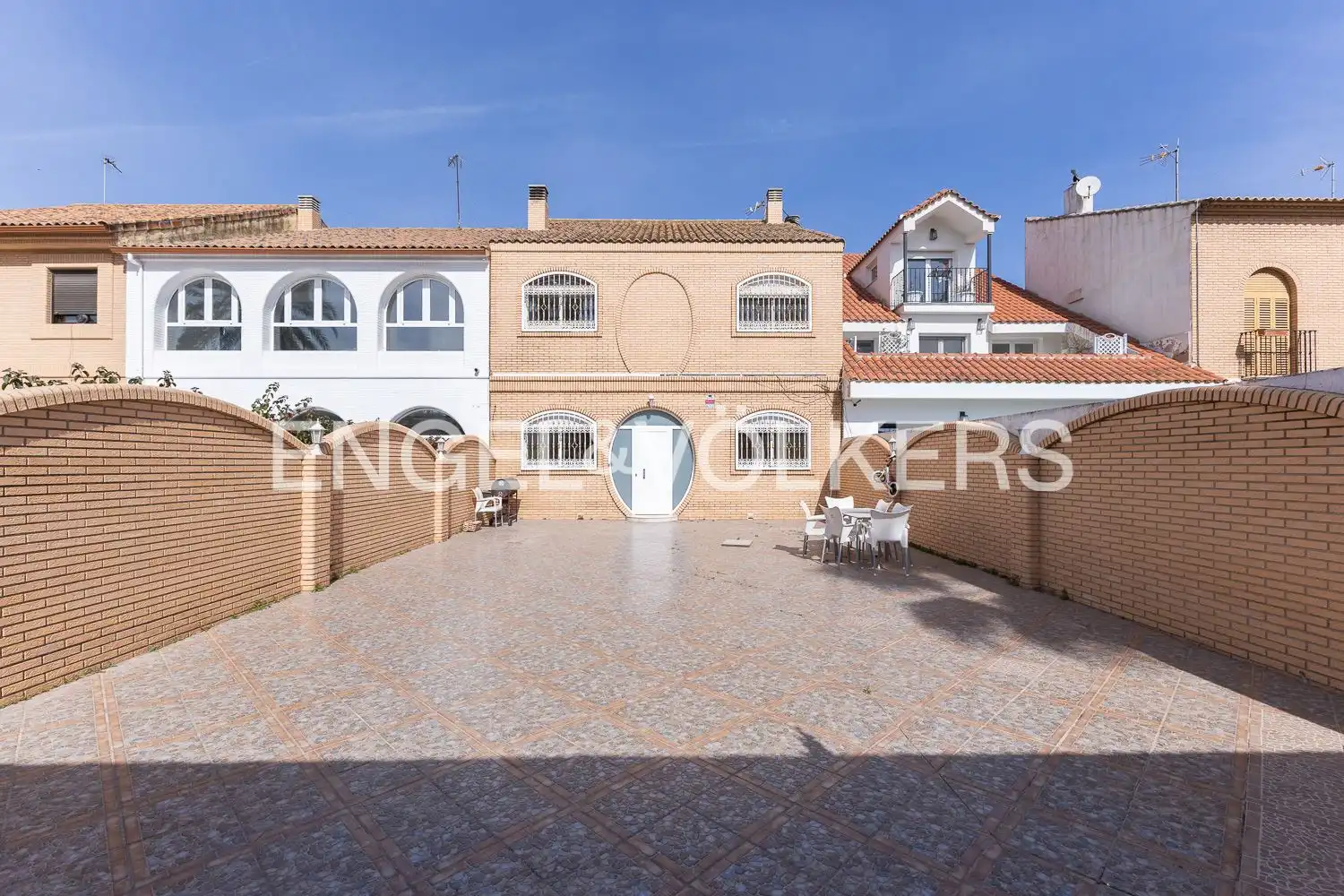 Vista exterior de Casa o xalet en venda en  Valencia Capital amb Aire condicionat, Calefacció i Terrassa