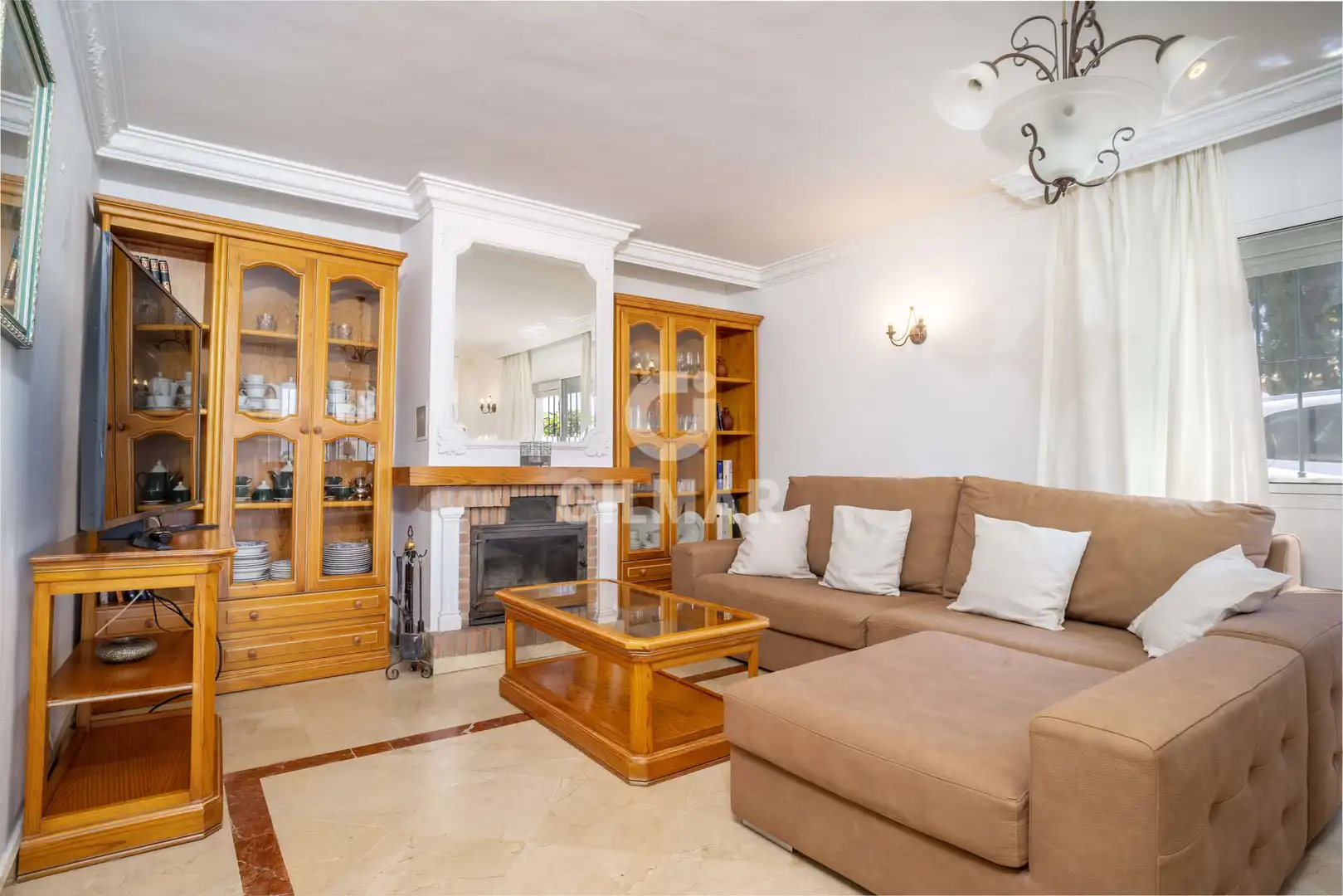 Sala d'estar de Casa o xalet en venda en Estepona amb Jardí privat i Piscina