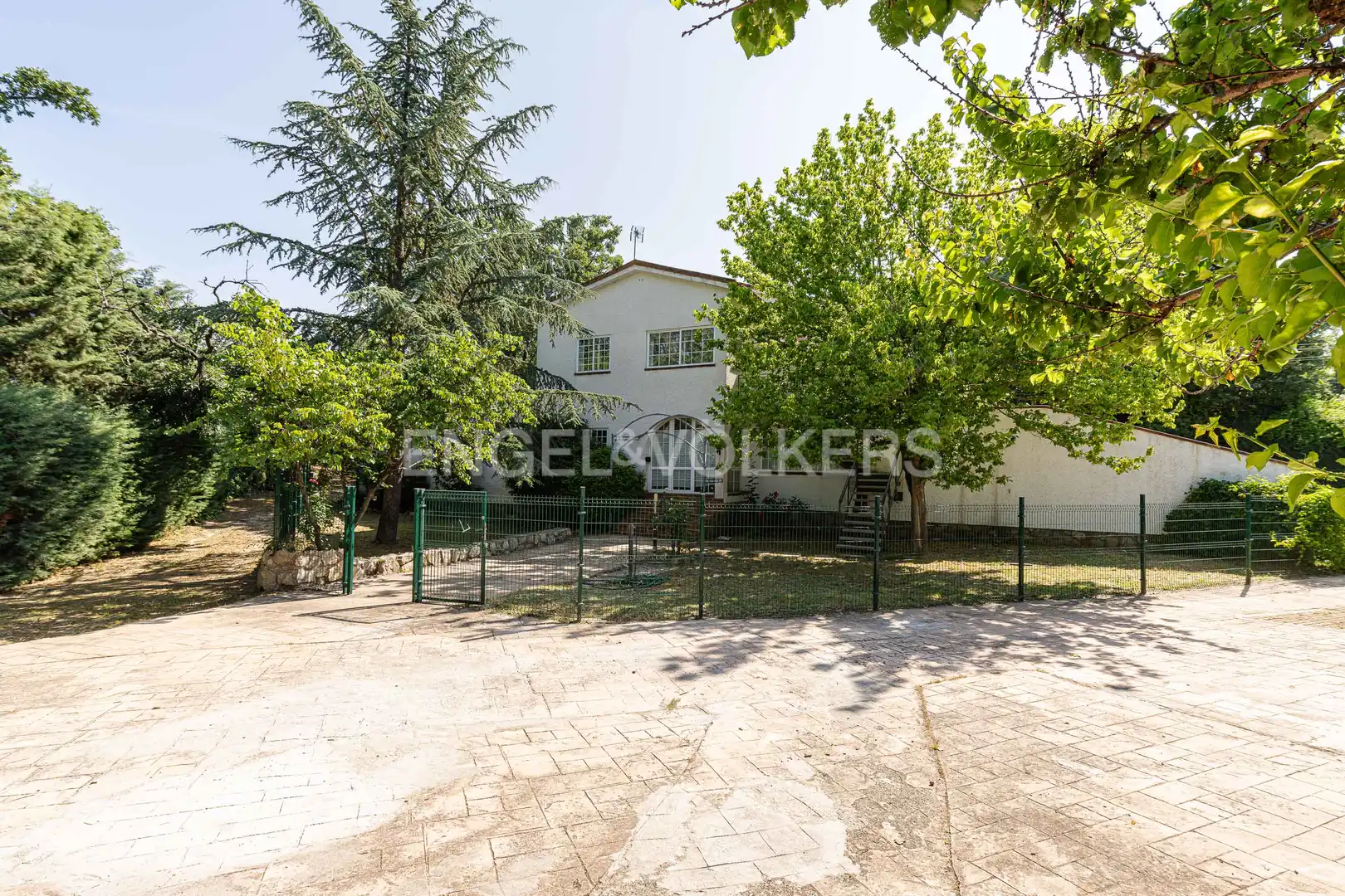 Exterior view of Houses for sale in Valdemorillo  with Heating, Private garden and Parquet flooring