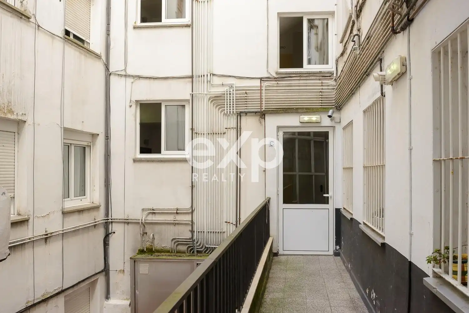 Vista exterior de Piso en venta en Oviedo  con Calefacción, Parquet y Amueblado