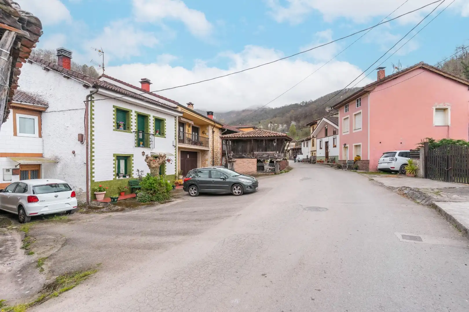 Vista exterior de Casa o xalet en venda en Laviana amb Calefacció, Jardí privat i Terrassa