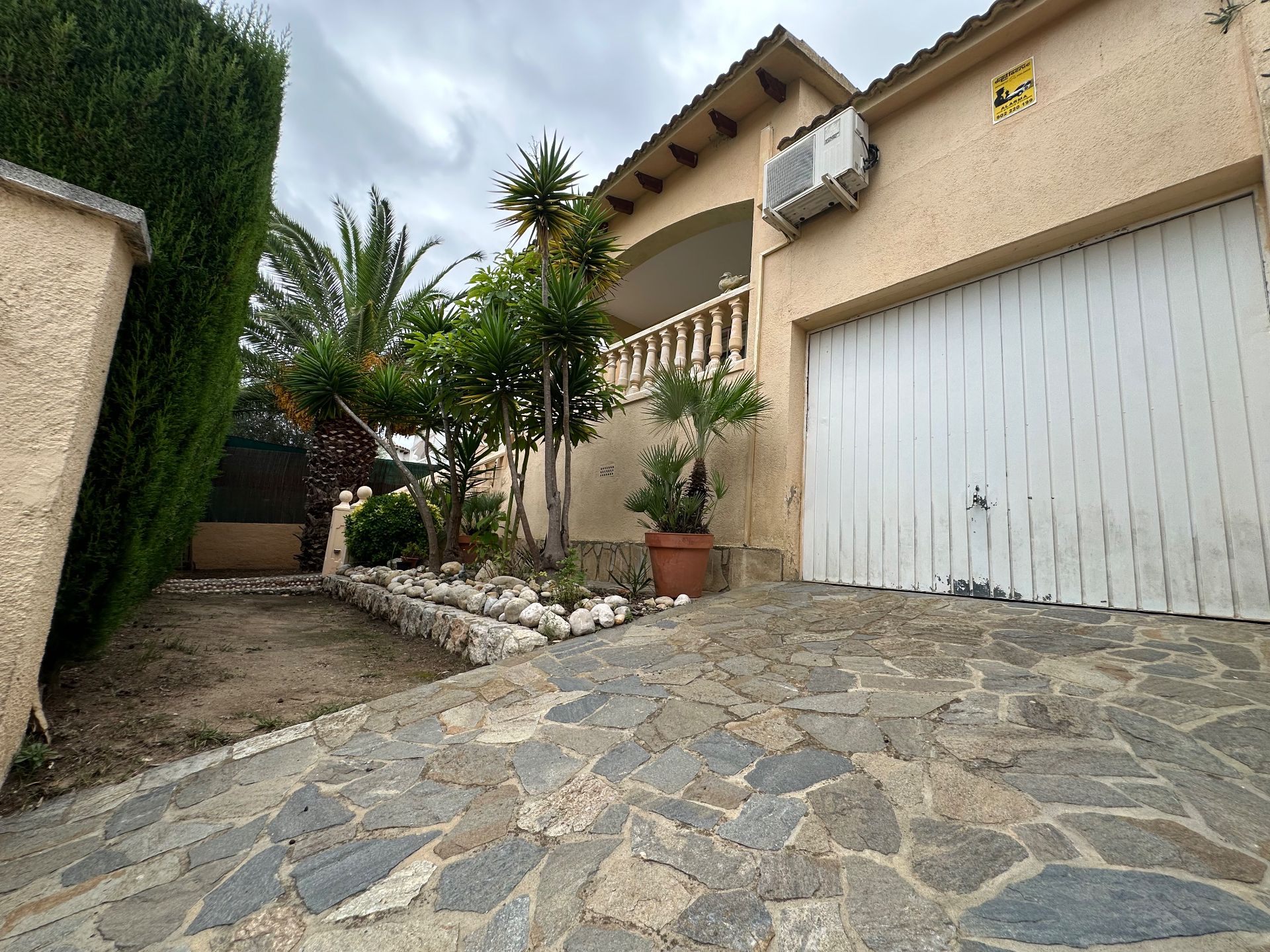 Exterior view of House or chalet for sale in La Pobla de Montornès    with Air Conditioner, Private garden and Terrace