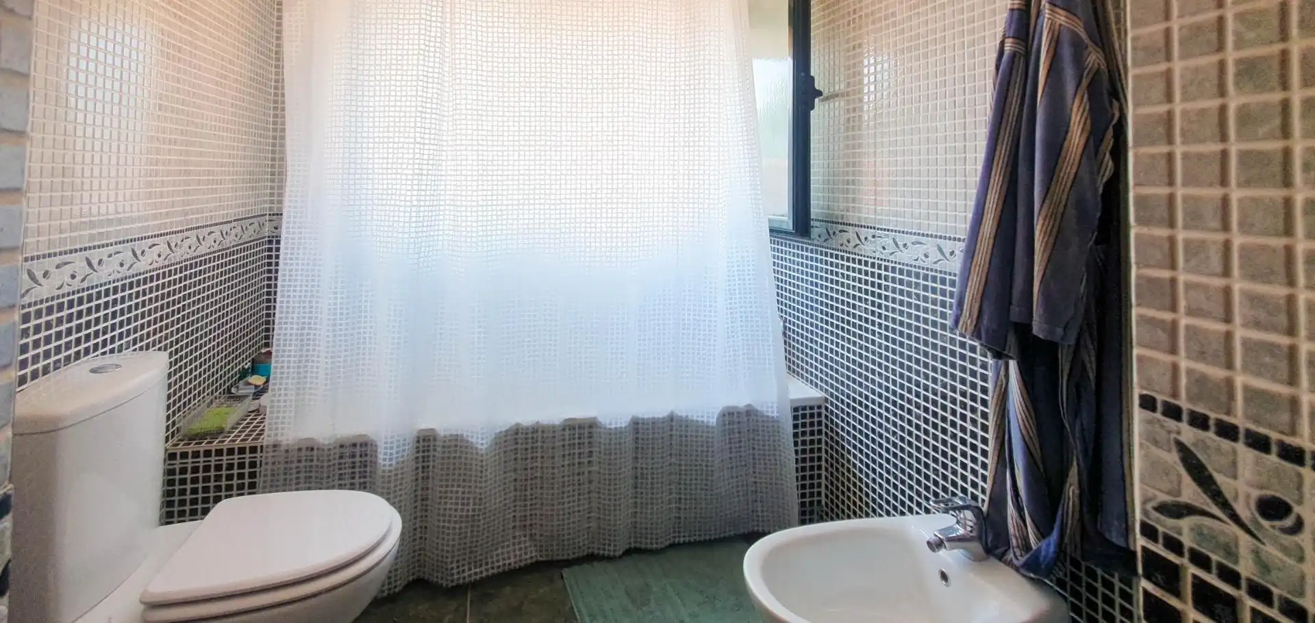 Baño de Casa o chalet en venta en El Casar con Terraza, Trastero y Piscina