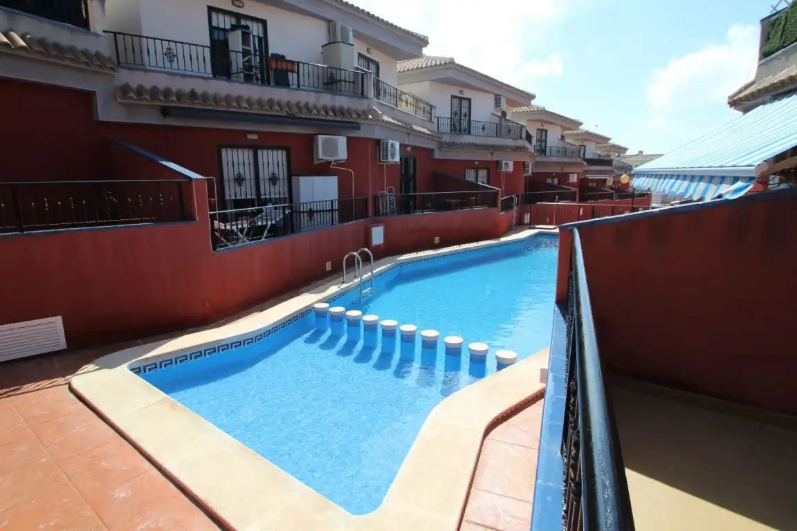 Piscina de Casa adosada en venta en Torrevieja con Calefacción, Jardín privado y Terraza