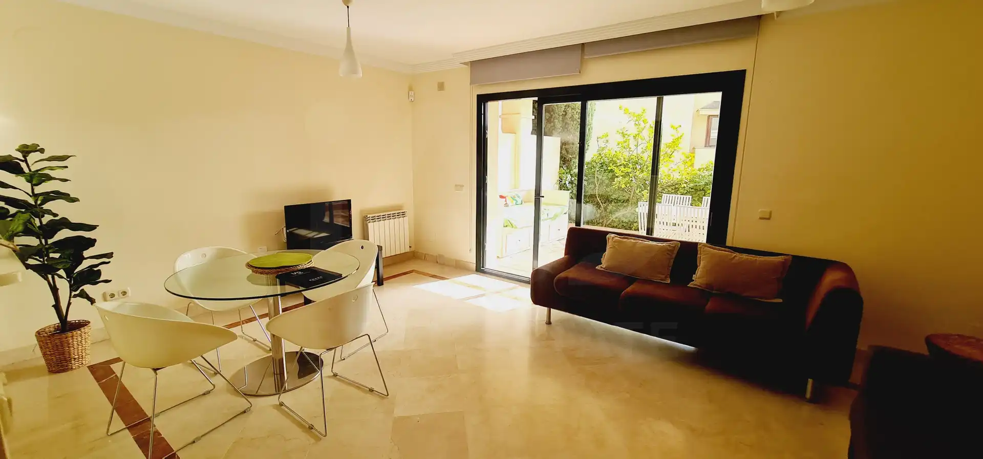 Living room of Flat for sale in Marbella  with Air Conditioner, Heating and Terrace