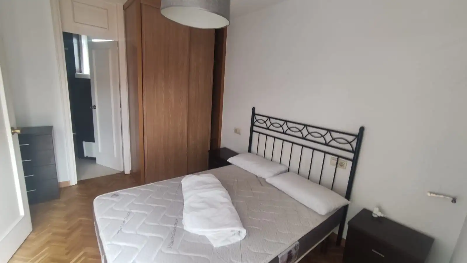 Habitación de Piso de alquiler en Ourense Capital  con Calefacción, Terraza y Amueblado