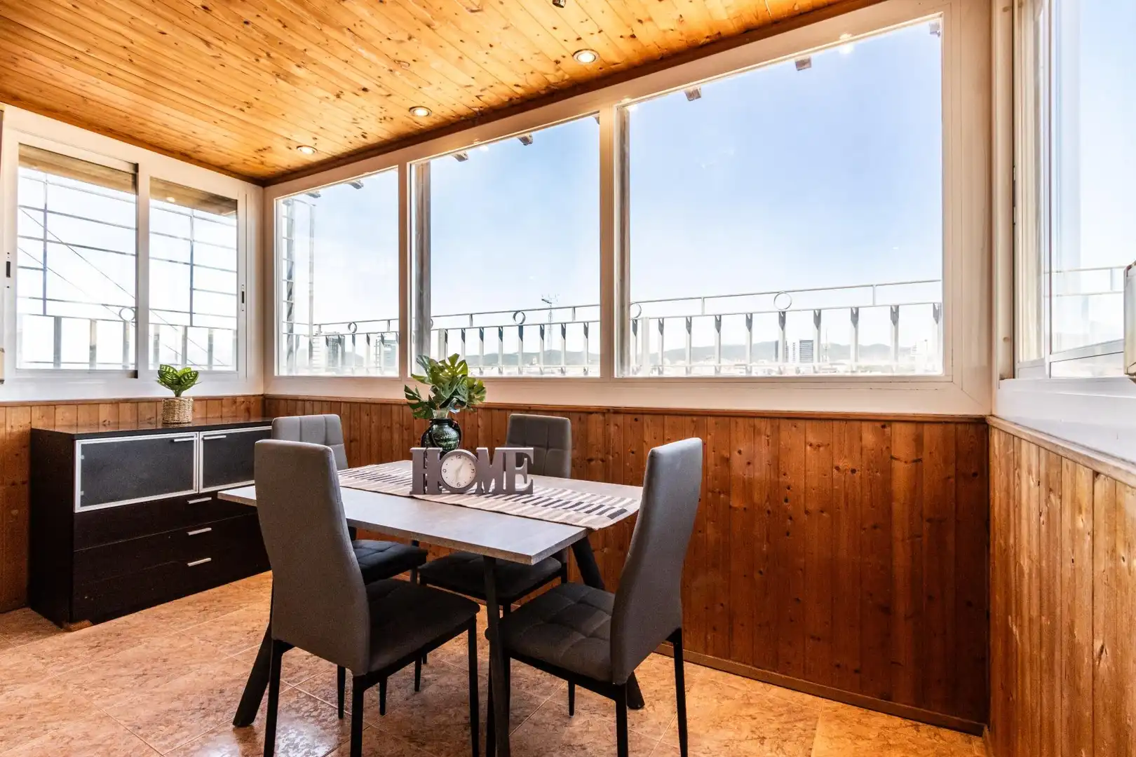 Esszimmer von Dachboden zum Verkauf in Terrassa mit Klimaanlage, Heizung und Terrasse