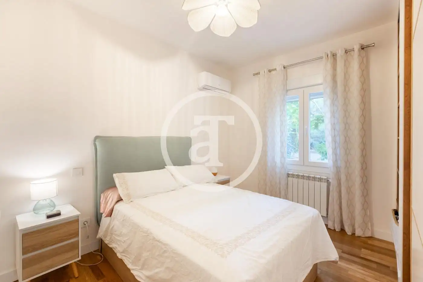Schlafzimmer von Wohnung zur Miete in Madrid mit Klimaanlage, Heizung und Möbliert
