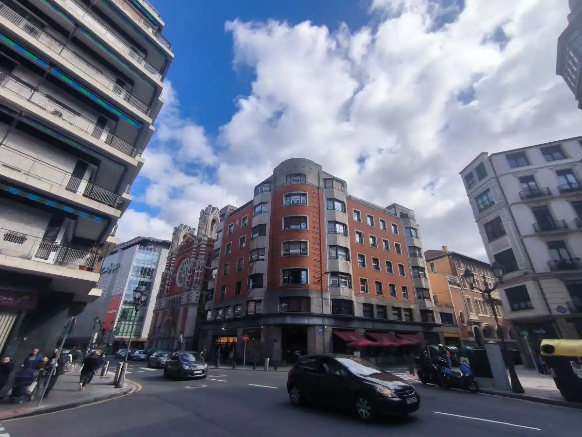Oficina con ascensor en venta en Abando - Albia