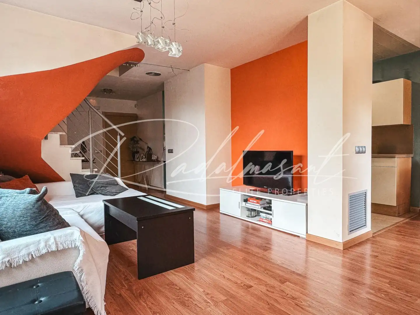 Wohnzimmer von Einfamilien-Reihenhaus zum Verkauf in Perafort mit Klimaanlage, Privatgarten und Parkett