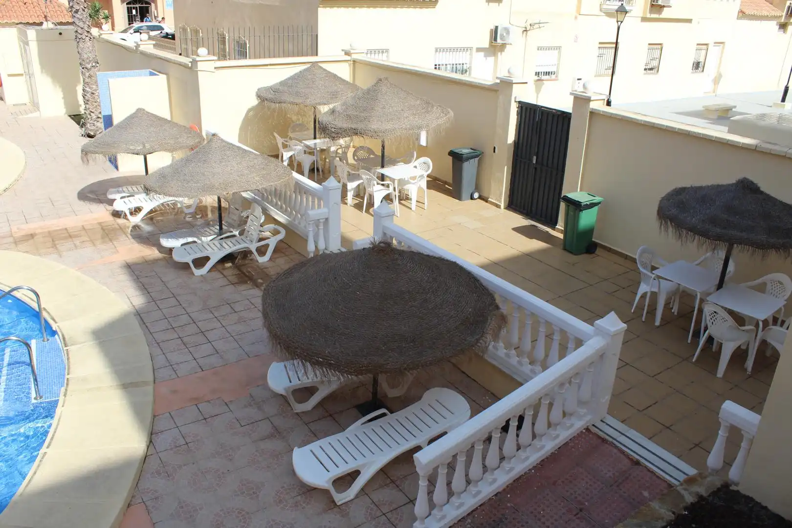 Terrassa de Apartament en venda en Roquetas de Mar amb Aire condicionat, Terrassa i Piscina