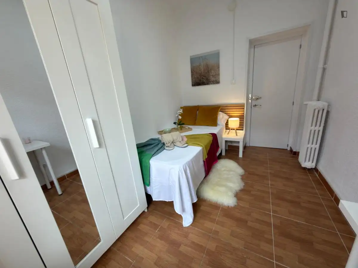 Bedroom of Apartments for share in Madrid  with Heating, Furnished and Washing machine