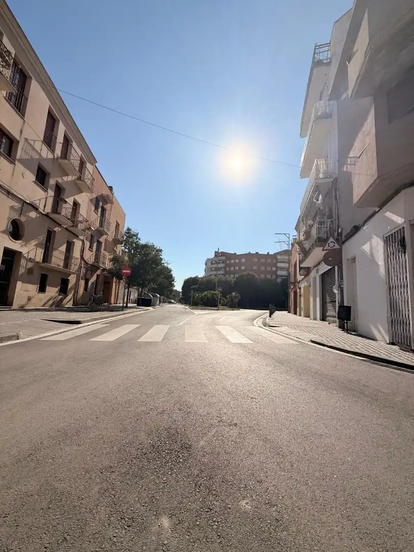 Vista exterior de Local en venda en Vilanova i la Geltrú amb Aire condicionat i Alarma