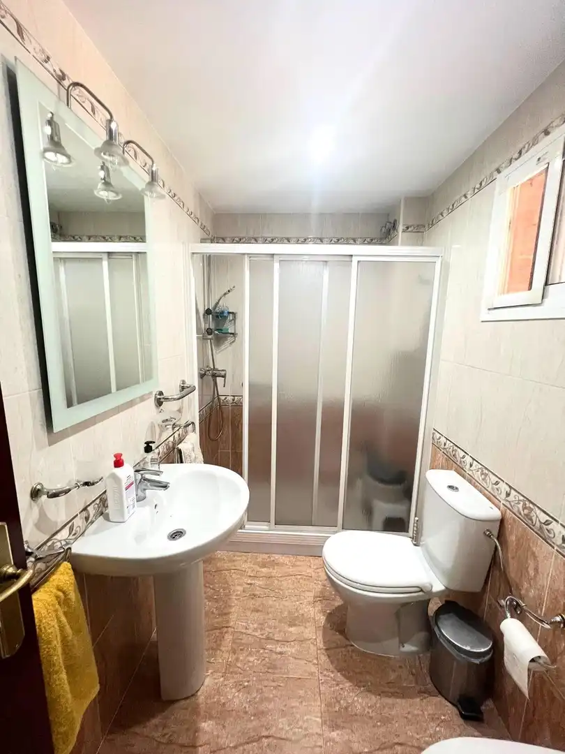 Bany de Casa adosada en venda en Sevilla amb Aire condicionat, Terrassa i Piscina comunitària