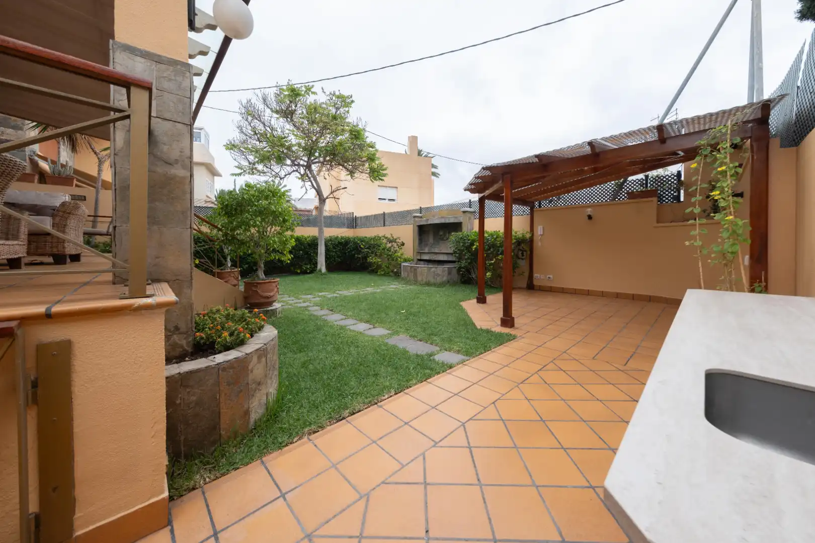 Casa aparellada amb terrassa en venda a Calle Pío XII 39, imagen 7