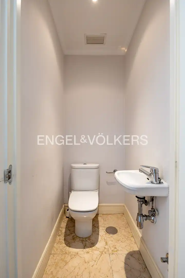 Piso en venta en Madrid con Calefacción, Terraza y Trastero