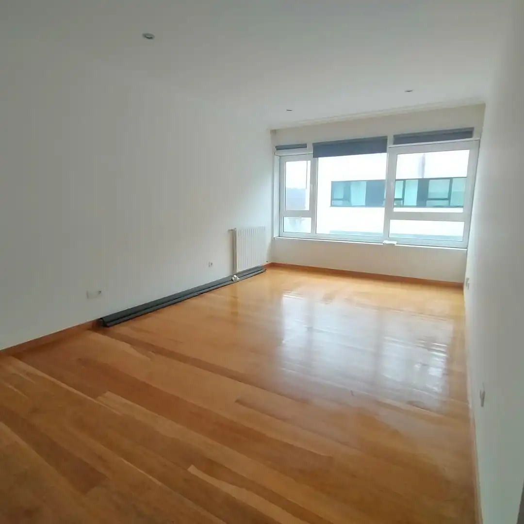 Sala de estar de Piso en venta en Santiago de Compostela  con Calefacción, Jardín privado y Parquet