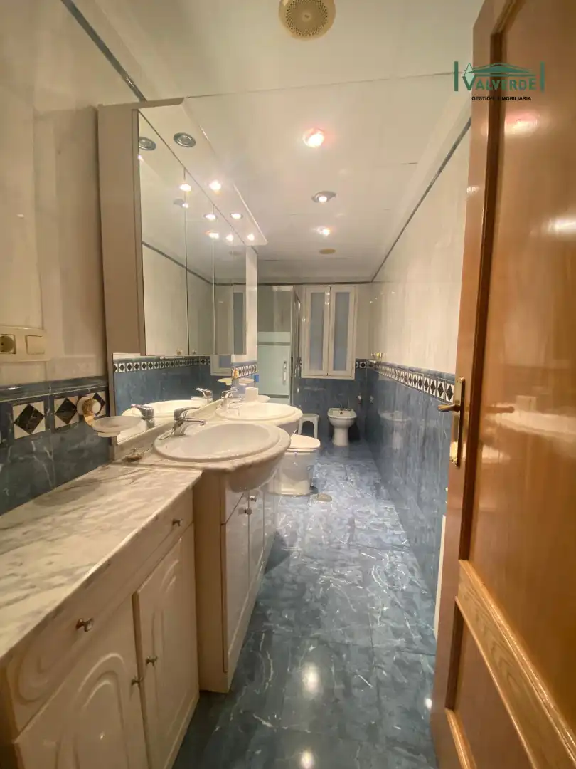 Badezimmer von Wohnung zur Miete in Granada mit Heizung, Möbliert und Ofen
