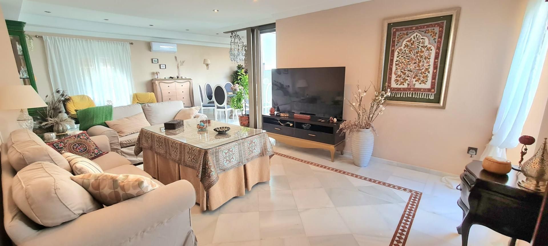 Sala d'estar de Casa o xalet en venda en San Fernando amb Aire condicionat, Calefacció i Jardí privat