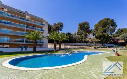 Swimming pool of Flat for sale in Salou  with Air Conditioner, Terrace and Community pool
