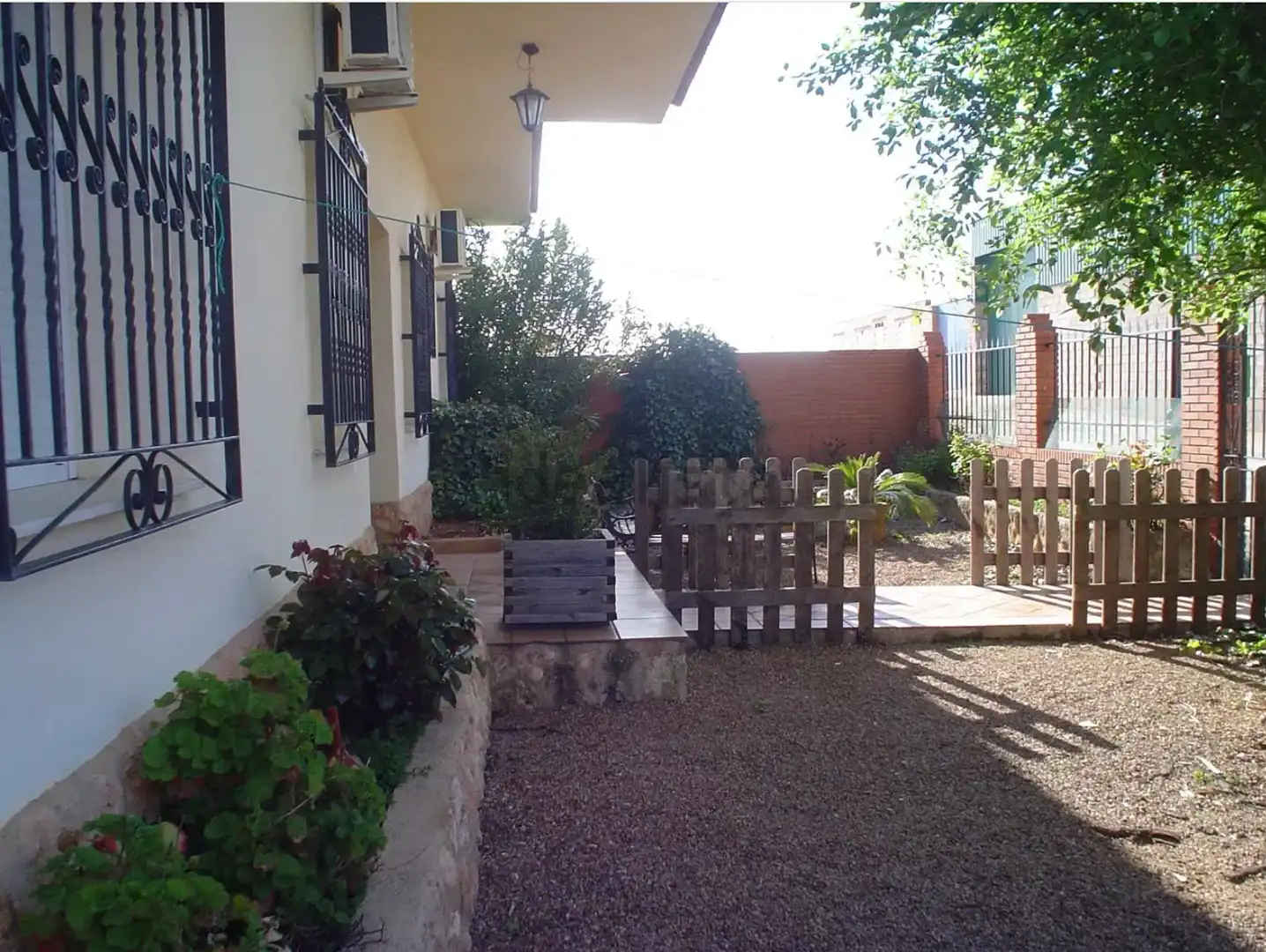 Jardí de Casa o xalet en venda en Fernán Caballero amb Aire condicionat, Calefacció i Jardí privat