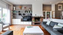 Living room of Single-family semi-detached for sale in Sant Cugat del Vallès  with Air Conditioner, Heating and Private garden