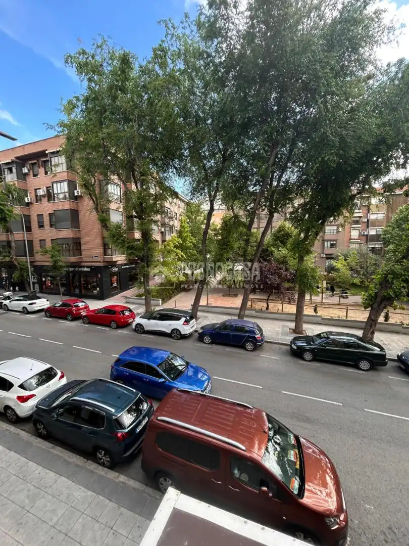 Vista exterior de Piso en venta en Madrid con Calefacción y Terraza