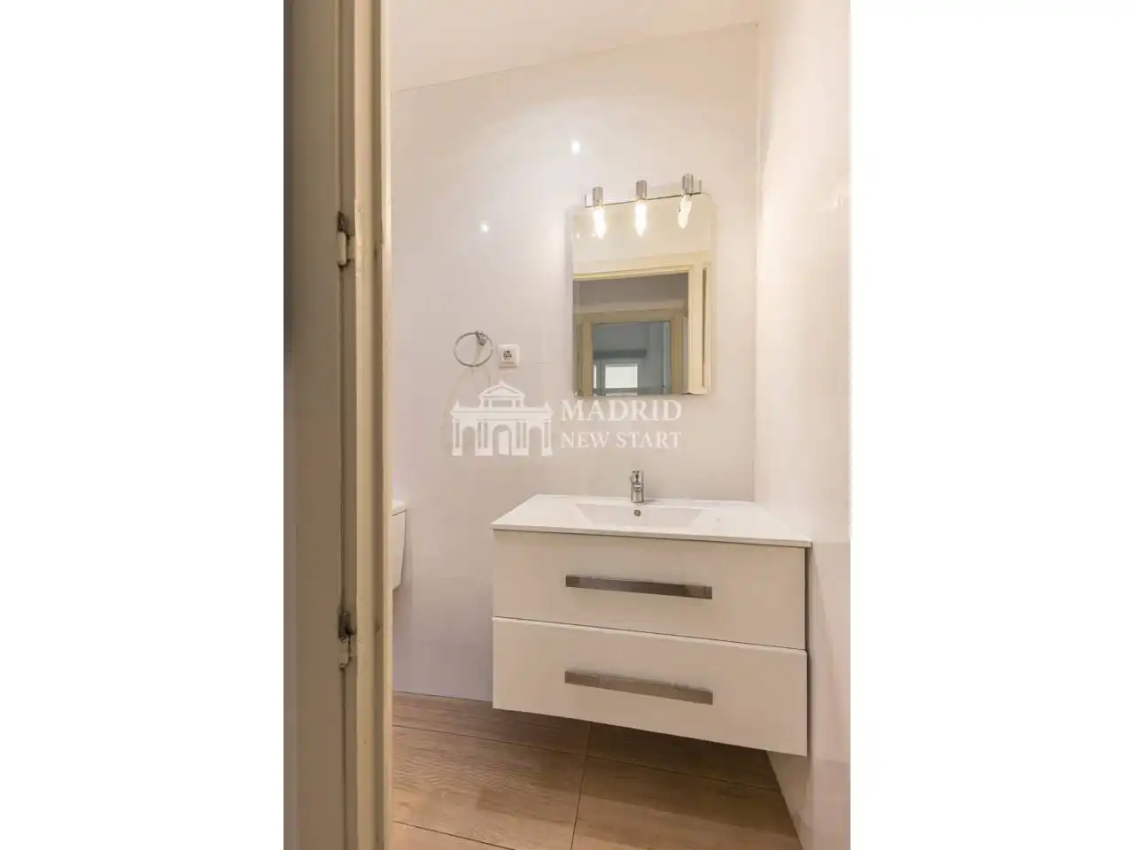 Badezimmer von Wohnung zum Verkauf in Madrid mit Klimaanlage und Heizung