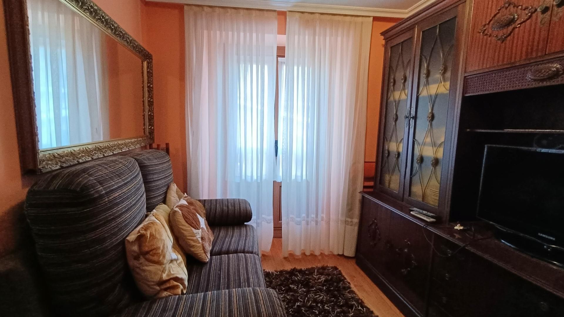 Dormitori de Casa adosada en venda en Lena amb Calefacció