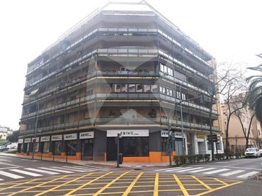 Locale commerciale in affitto a Avenida de Cristobal Colón
