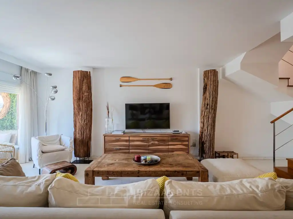 Sala d'estar de Casa adosada en venda en Eivissa amb Aire condicionat, Terrassa i Moblat