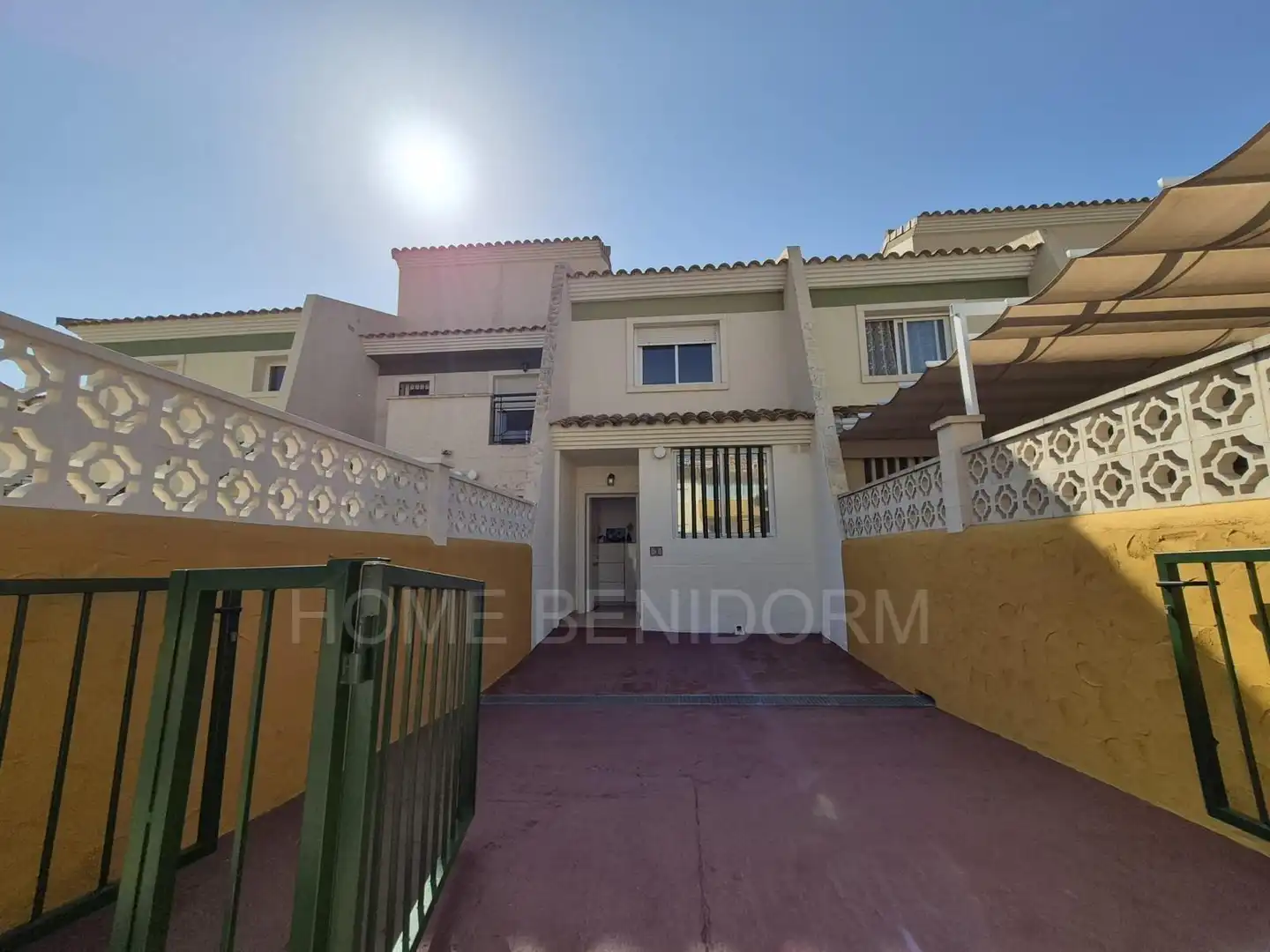 Vista exterior de Casa adosada en venta en Finestrat con Jardín privado y Piscina comunitaria