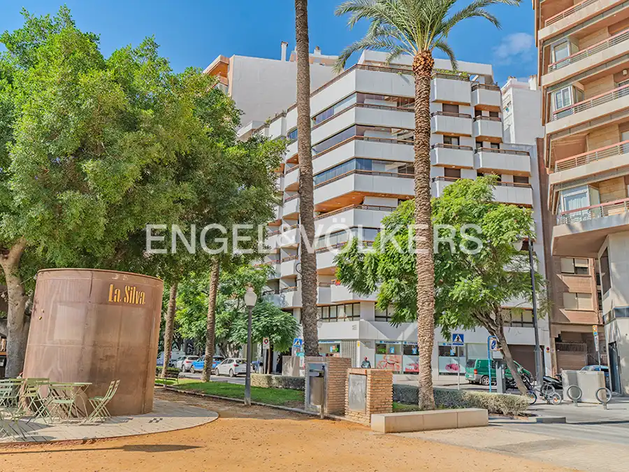 Vista exterior de Pis en venda en Alicante / Alacant amb Aire condicionat, Calefacció i Terrassa