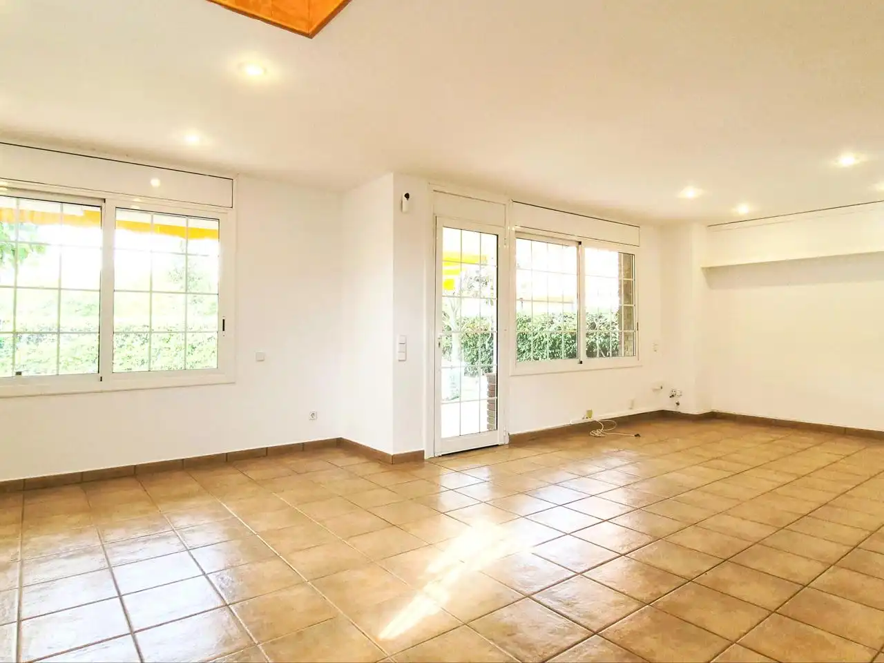 Sala d'estar de Casa o xalet en venda en Matadepera amb Aire condicionat, Jardí privat i Terrassa