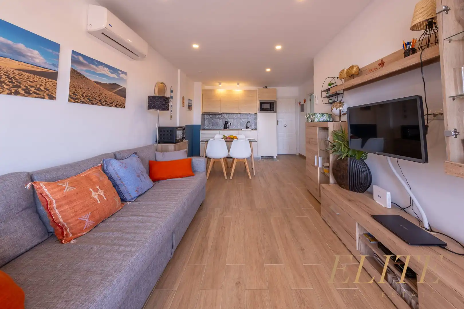 Sala d'estar de Apartament en venda en San Bartolomé de Tirajana amb Aire condicionat, Jardí privat i Moblat