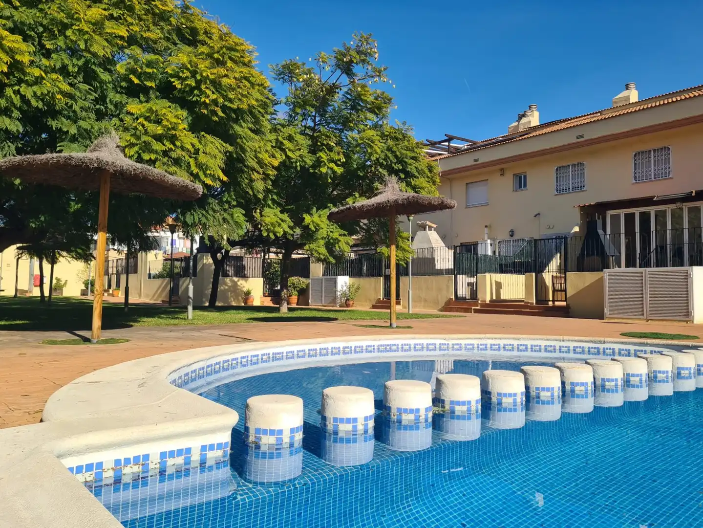 Piscina de Casa adosada en venta en Valencia con Aire acondicionado, Calefacción y Terraza
