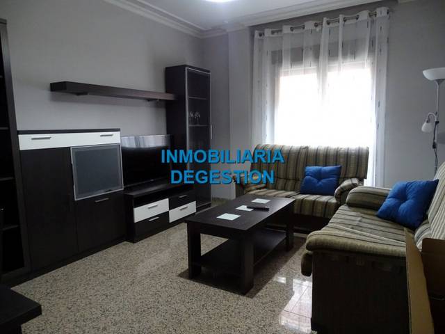 Apartamento en Alquiler en Calle Palma del Río en Centro ciudad