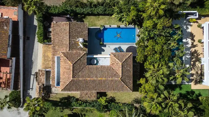 Außenansicht von Einfamilien-Reihenhaus zum Verkauf in Marbella mit Terrasse