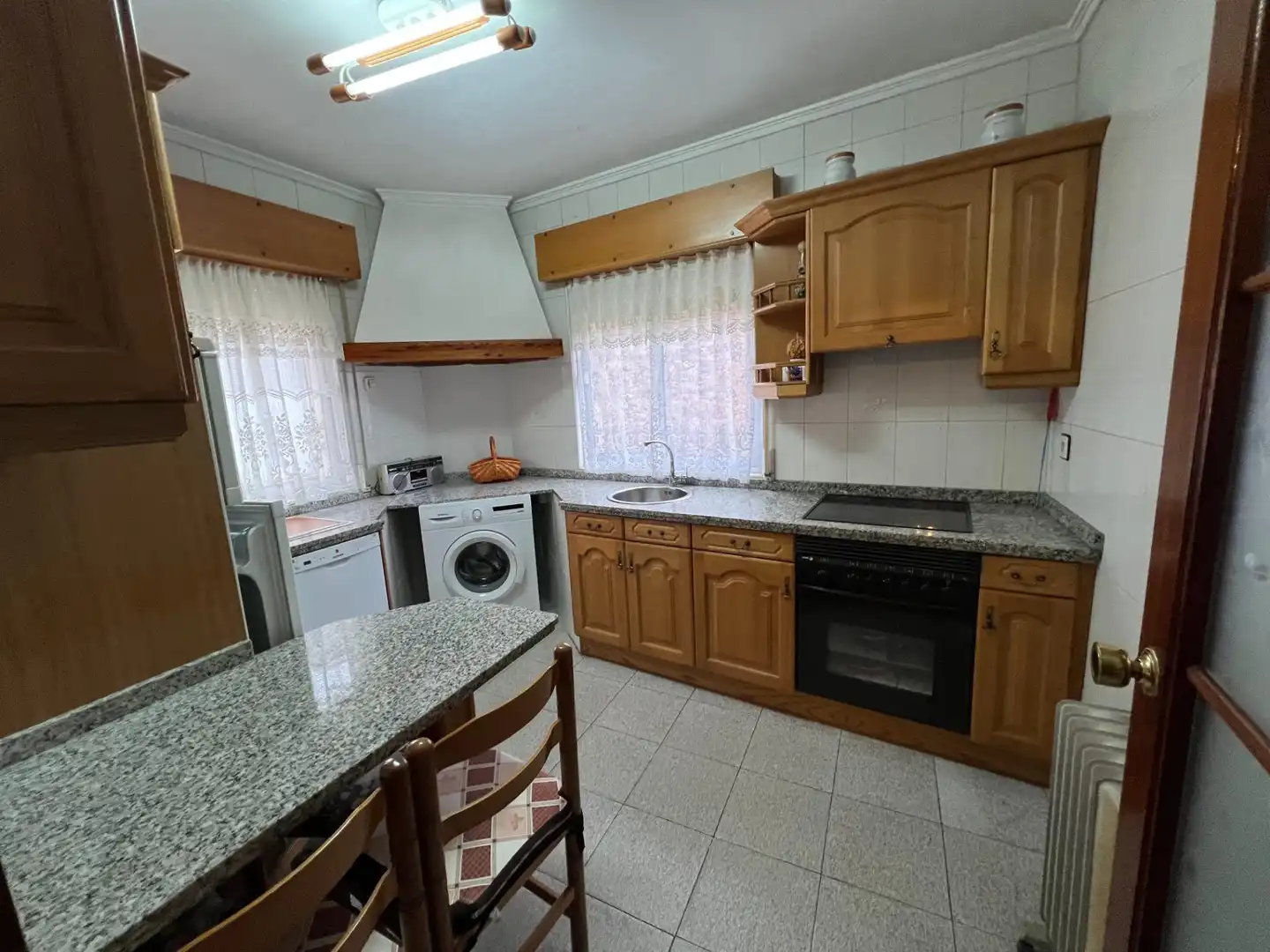 Küche von Haus oder Chalet zum Verkauf in Arrabalde mit Terrasse, Abstellraum und Möbliert