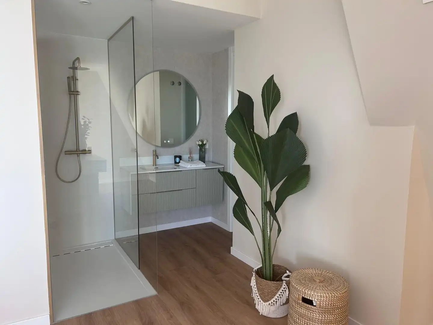 Bathroom of Flat for sale in Benidorm  with Air Conditioner, Private garden and Terrace