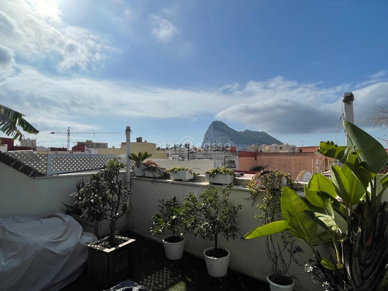 Vista exterior de Casa o xalet de lloguer en La Línea de la Concepción amb Aire condicionat i Terrassa