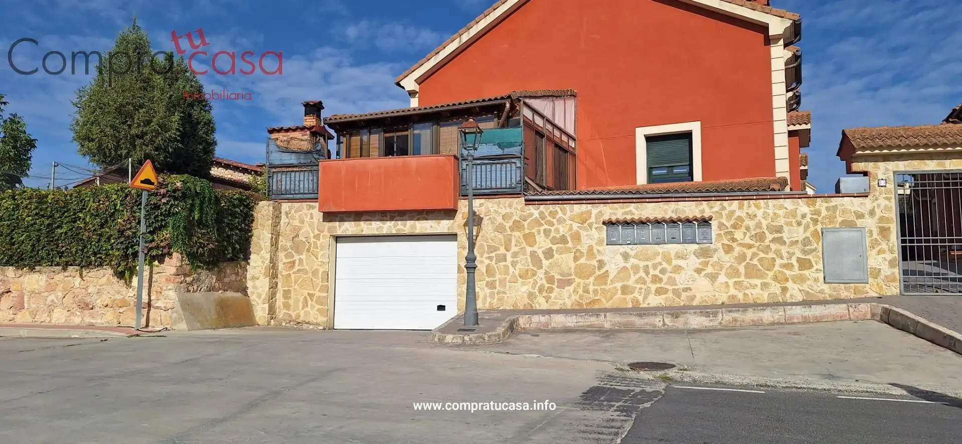 Vista exterior de Casa adosada en venta en Los Huertos, Segovia