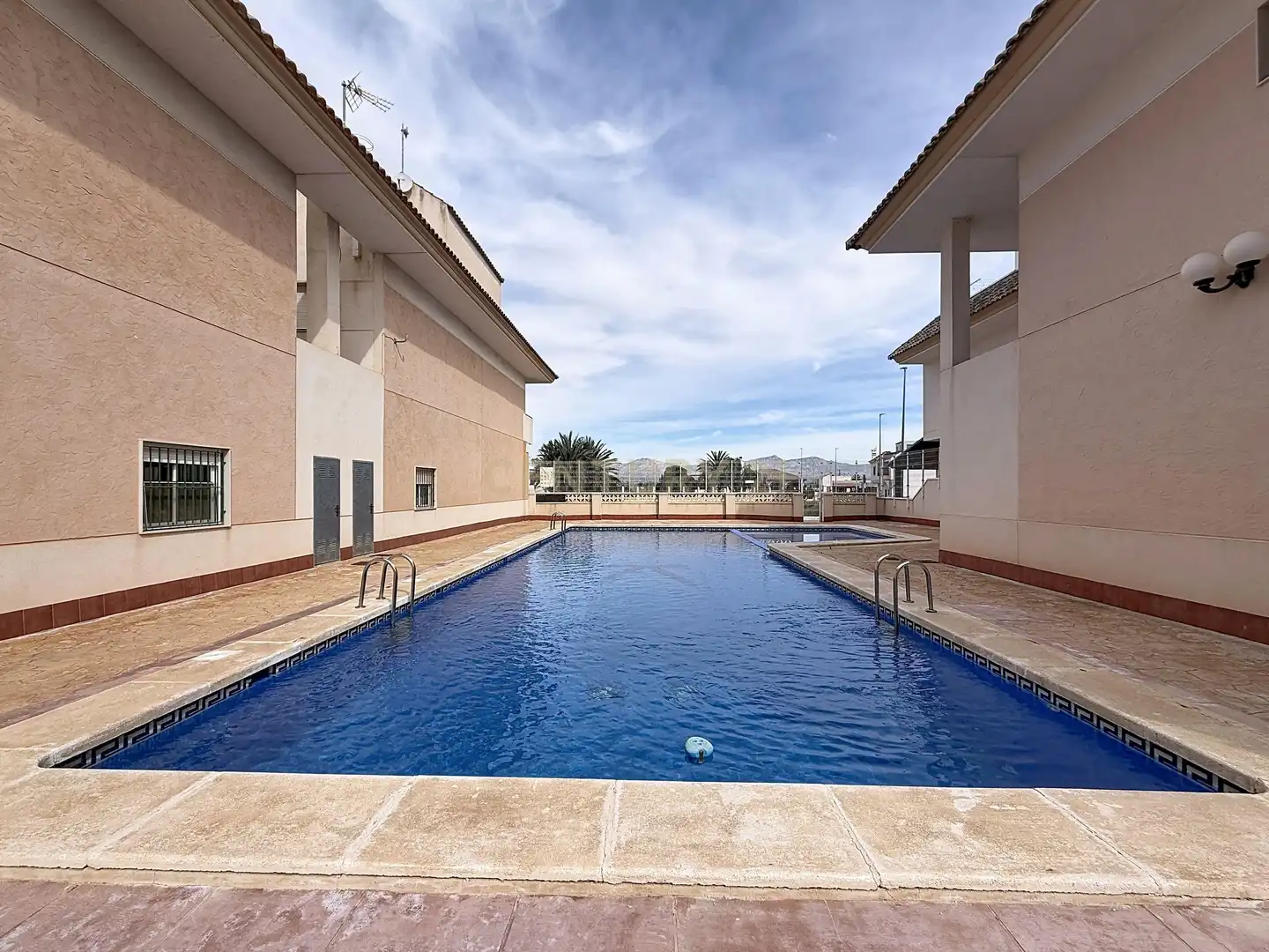 Piscina de Casa adosada en venda en Granja de Rocamora amb Aire condicionat i Piscina comunitària