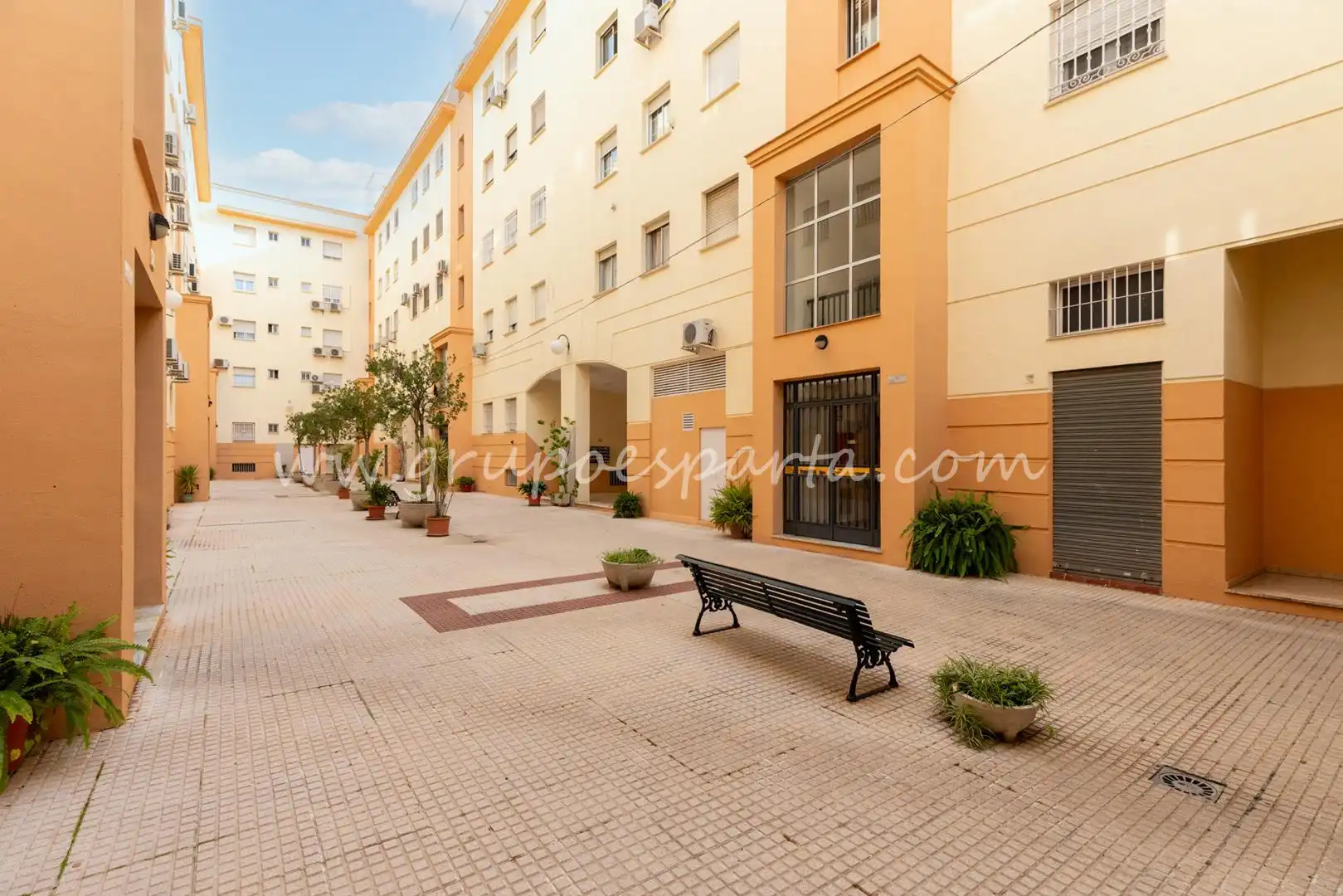 Exterior view of Flat for sale in Sevilla  with Air Conditioner and Balcony